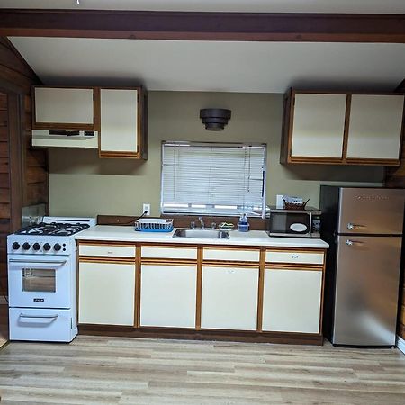 Merritt Lodge Екстериор снимка