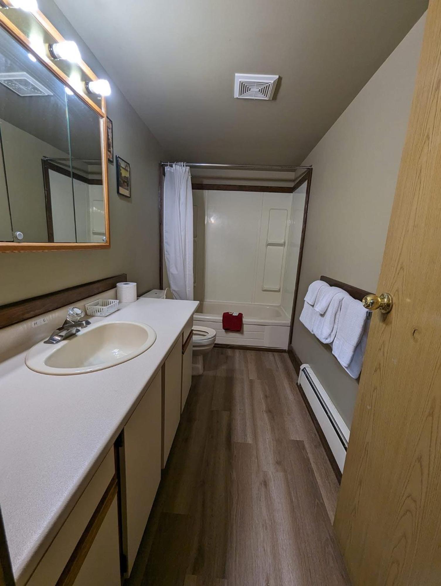 Merritt Lodge Екстериор снимка